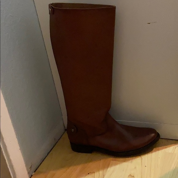 Too small - Picture 3 of 4